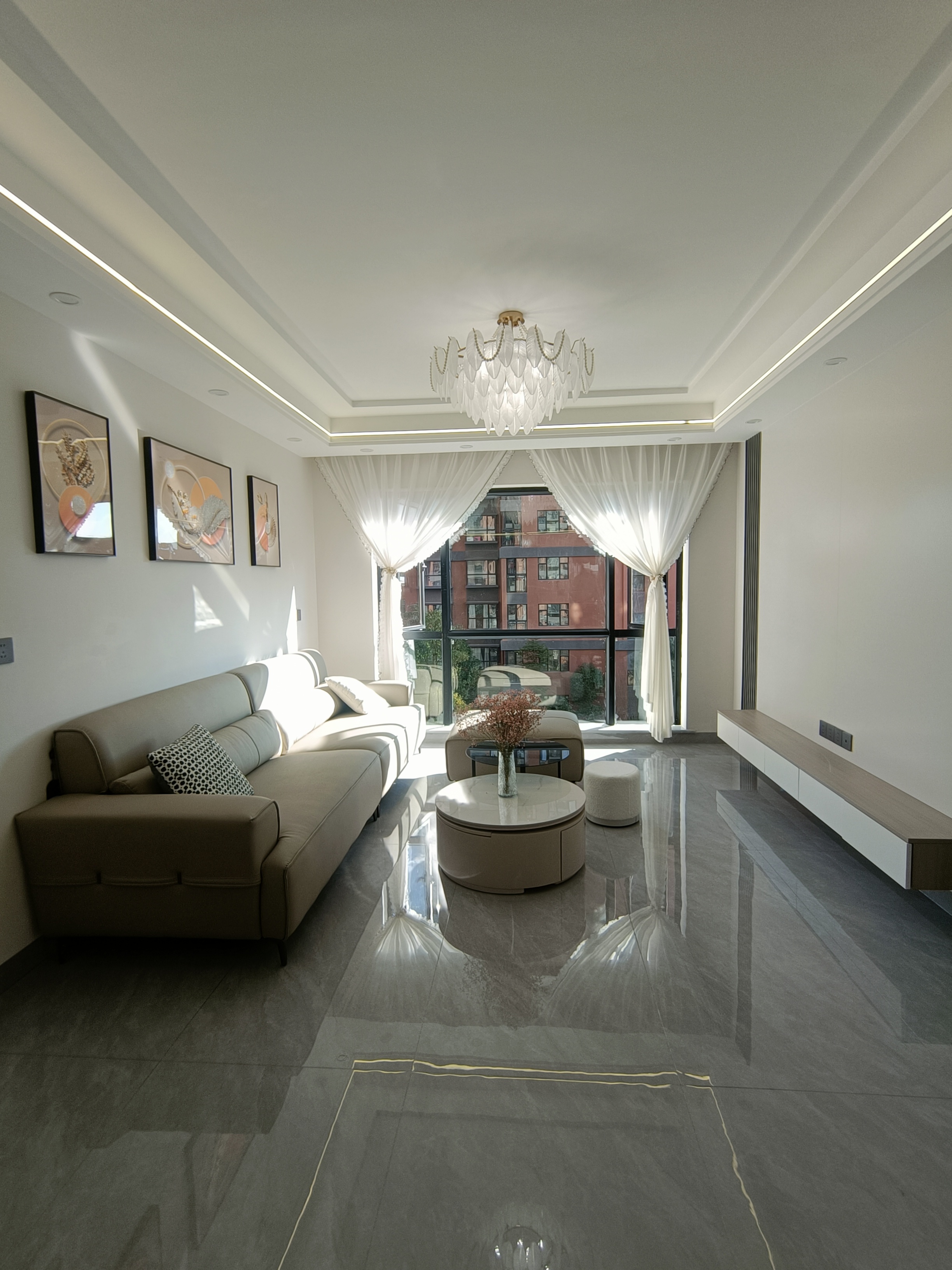 万达广场附近，金色尚居两室两厅精装带家具